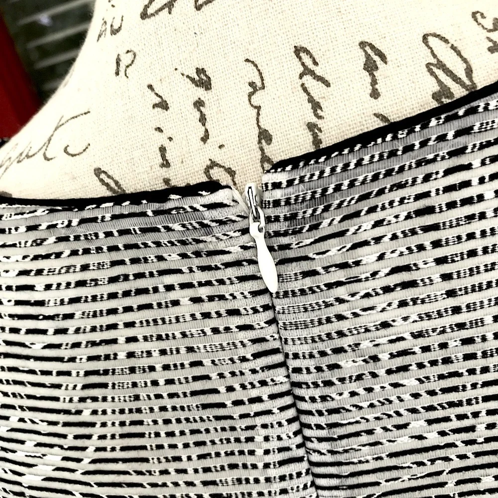 Antonio Melani Sleeveless Black White Lined Grosgrain Waist Shift Dress Size 8 - Picture 11 of 13